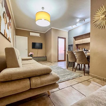 Amos City Center Apartment Тирана Экстерьер фото