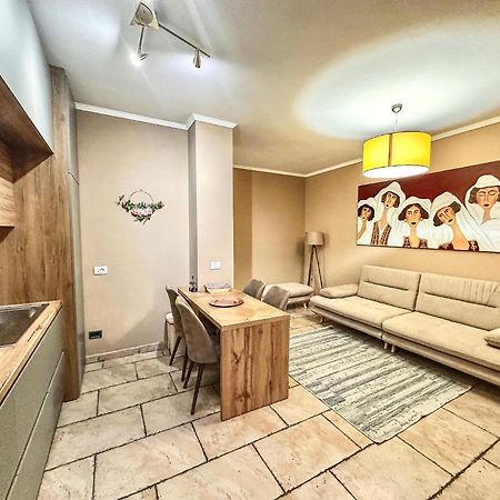 Amos City Center Apartment Тирана Экстерьер фото