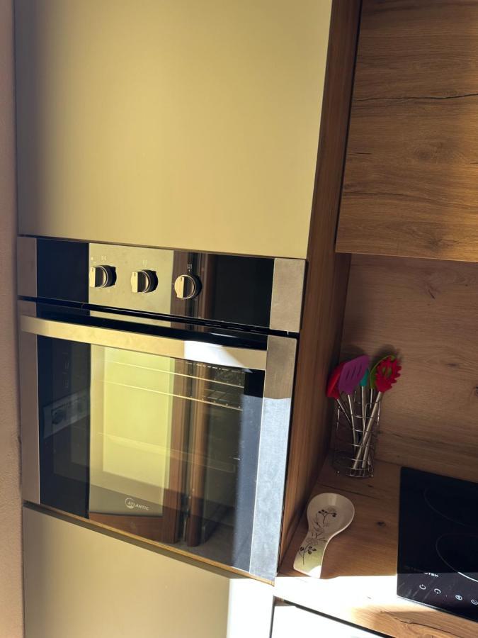 Amos City Center Apartment Тирана Экстерьер фото