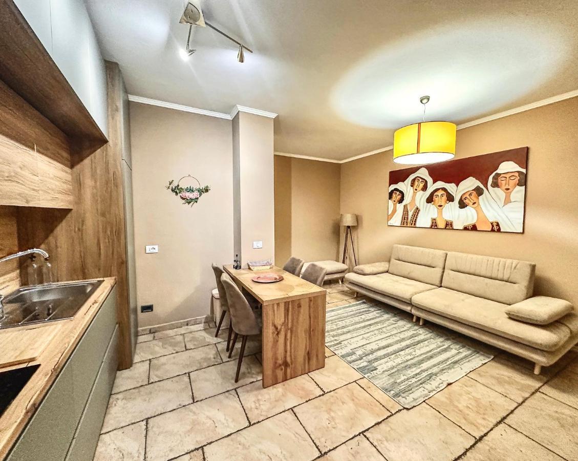 Amos City Center Apartment Тирана Экстерьер фото
