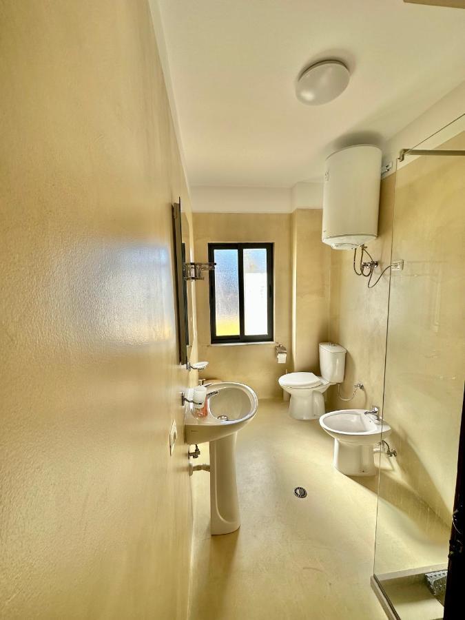 Amos City Center Apartment Тирана Экстерьер фото